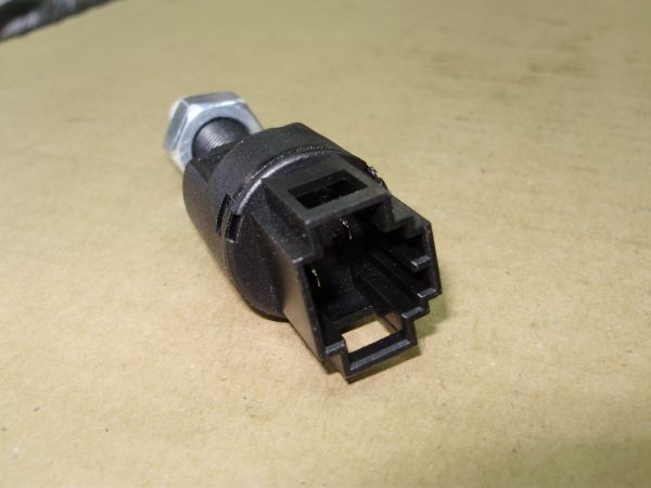 Концевик педалей тормоза и сцепления Г-3302 Е-3 (разъем 2 контакта)