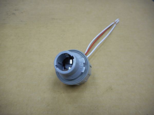 Разъем (081) патрон с проводами для 2х конт. лампочки