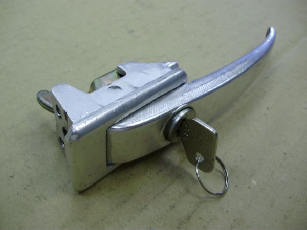 Ручка двери УАЗ-452 наружная с ключом (хром) фирм.